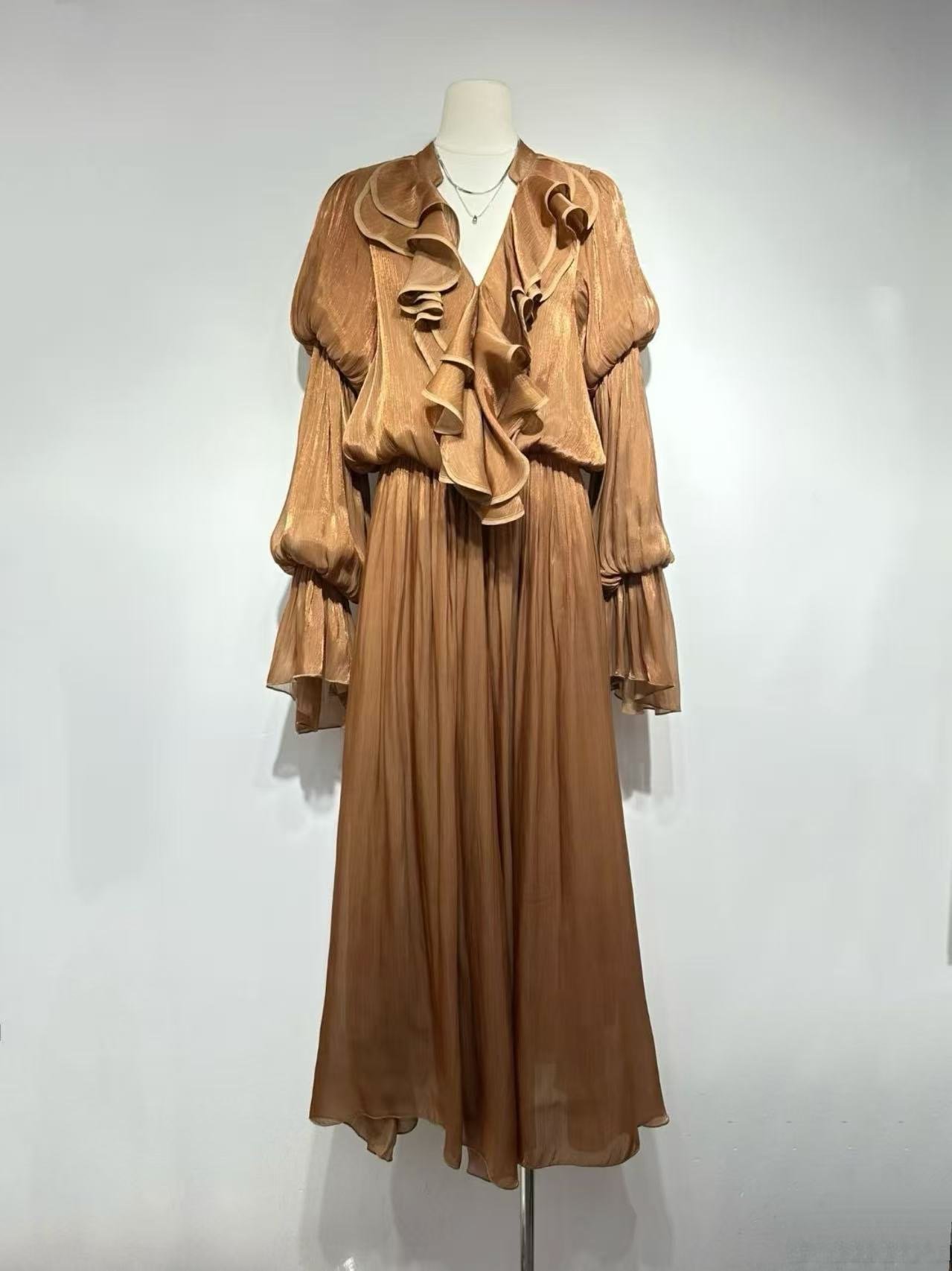 European and American Style Ruffled Long Dress for Women 2025 New V-Neck Waist-Cinching Dress Fashionable Bell-Sleeve Gown